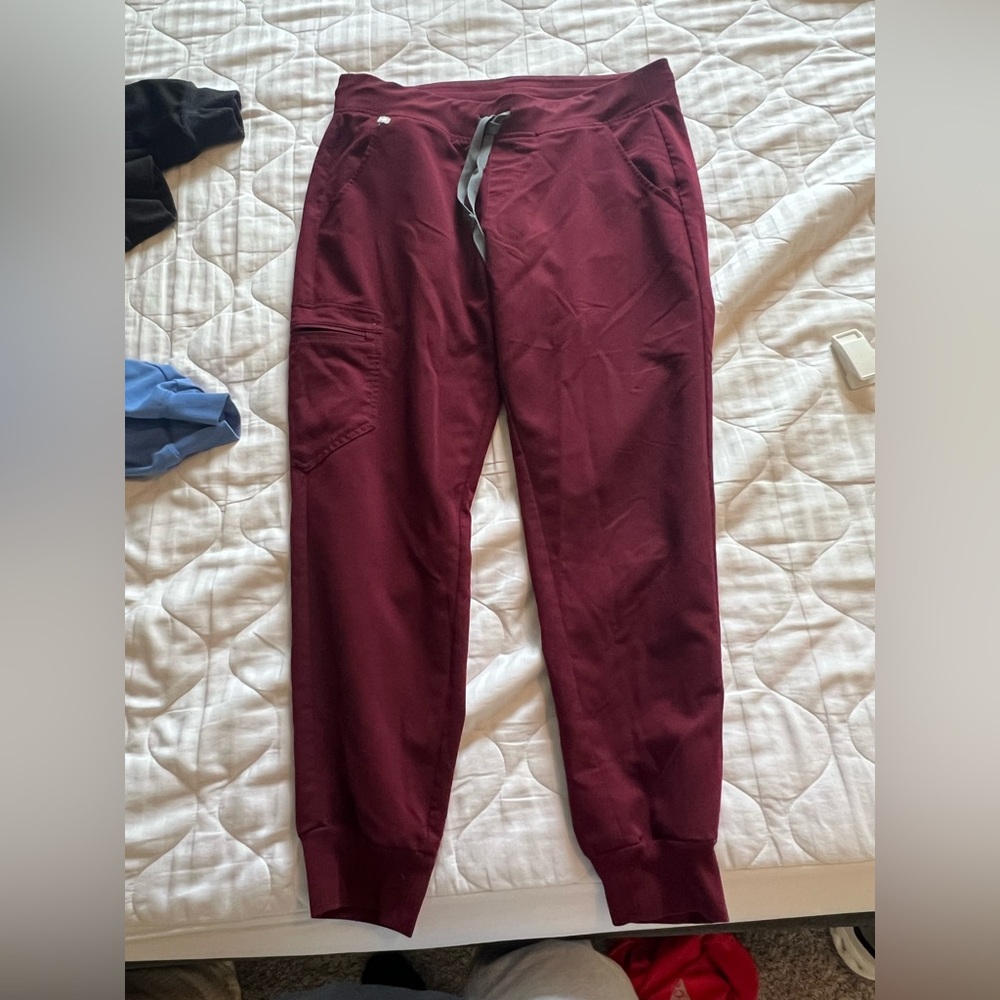 Women’s figs joggers